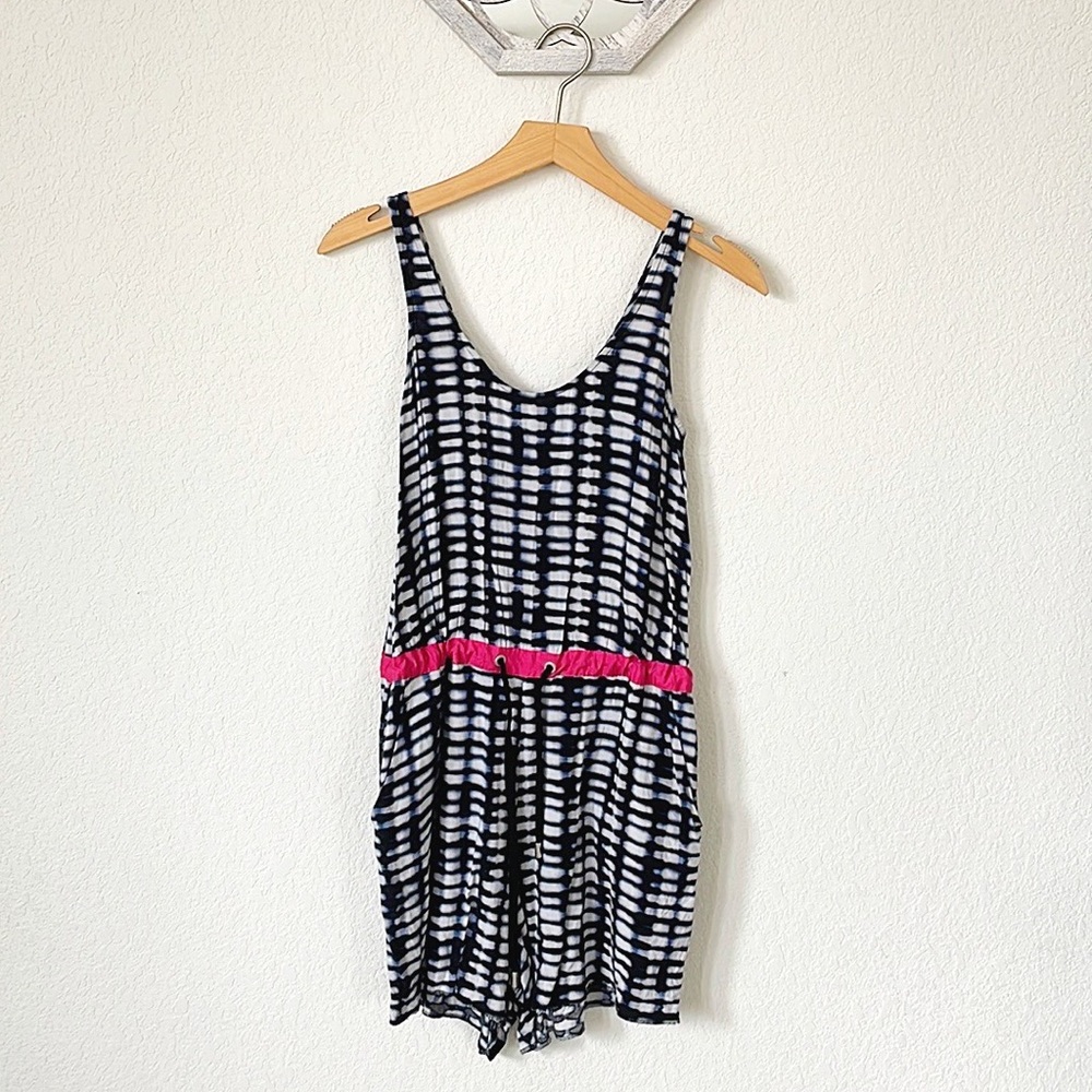 A|X • Navy and White Retro Grid Patterned Waist Tie Sleeveless Pocketed Romper